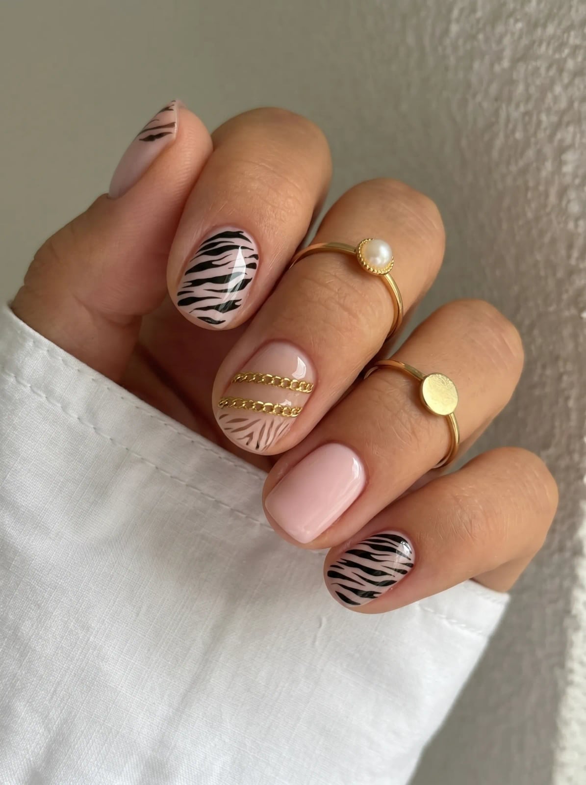 Light Pink Short Square With Zebra Print Light Pink Short Square With Zebra Print — Simple Short Nails