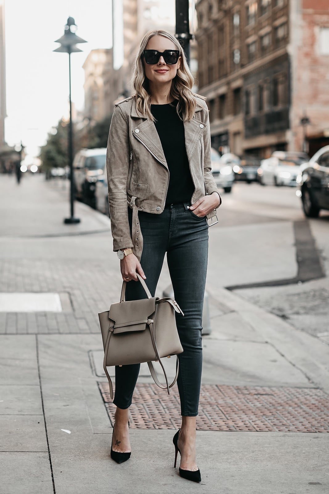Gray Skinny Jeans With a Suede Moto Jacket Gray Skinny Jeans With a Suede Moto Jacket — Skinny Jeans Outfits