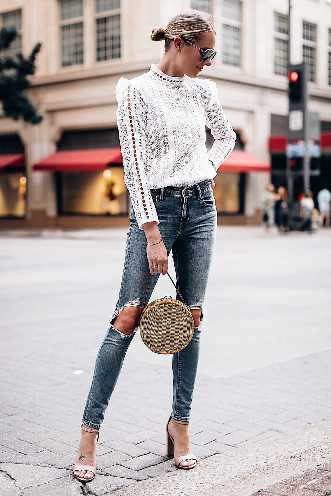 Ripped Blue Skinny Jeans With an Eyelet Top Ripped Blue Skinny Jeans With an Eyelet Top — Skinny Jeans Outfits