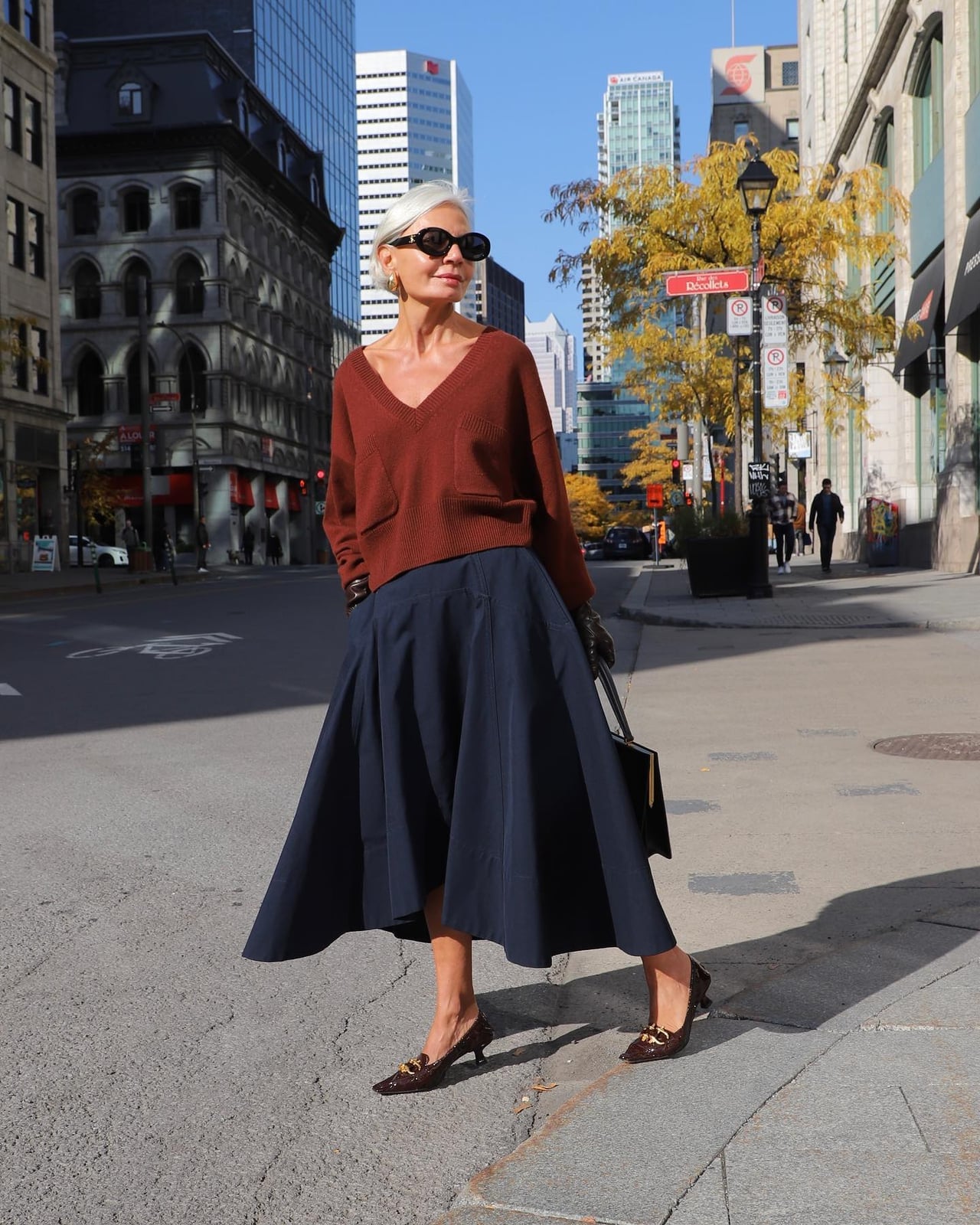 Full Navy Midi Skirt With Oversized Rust Sweater Full Navy Midi Skirt With Oversized Rust Sweater — Skirt Outfits