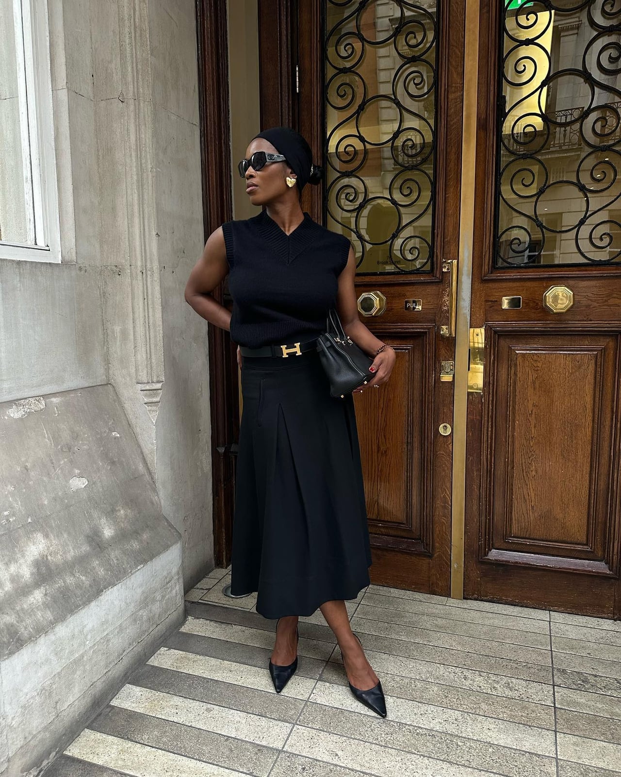 Black Pleated Midi Skirt With Sweater Vest Black Pleated Midi Skirt With Sweater Vest — Skirt Outfits