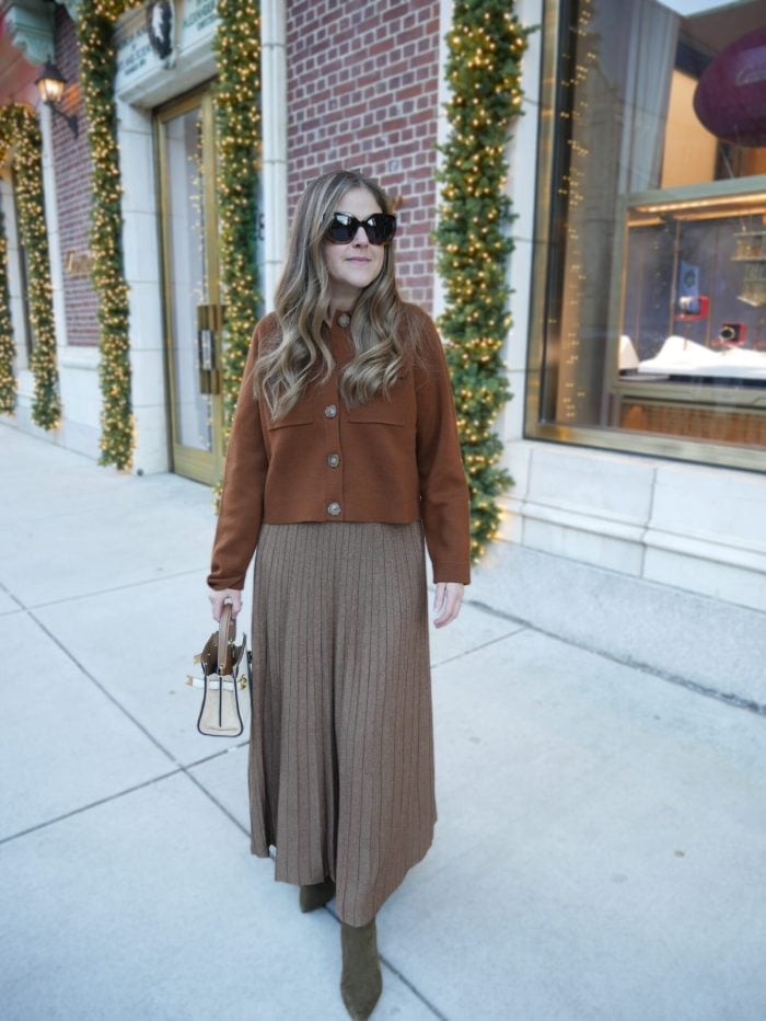 Textured Ribbed Knit Maxi Skirt With Brown Jacket Textured Ribbed Knit Maxi Skirt With Brown Jacket — Skirt Outfits