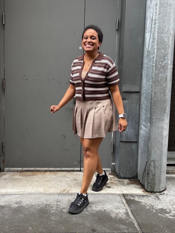 Beige Pleated Skort With Striped Cardigan Beige Pleated Skort With Striped Cardigan — Skort Outfits
