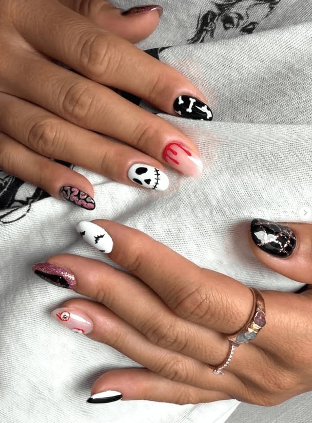 Medium Oval Halloween Mix Skull Dripping Bat Nails Medium Oval Halloween Mix Skull Dripping Bat Nails — Skull Nails