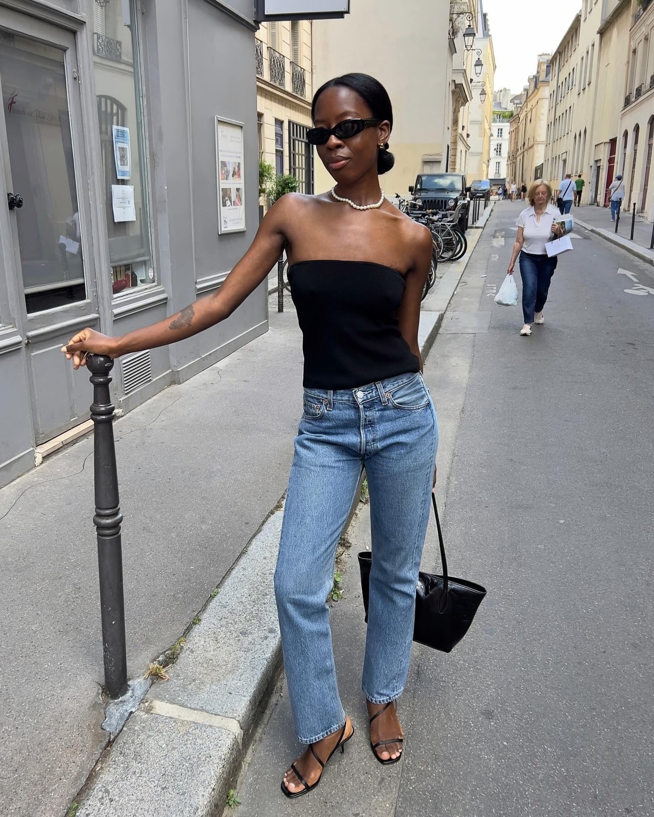 Black ribbed top with light blue jeans Black ribbed top with light blue jeans — Smart Casual Outfits