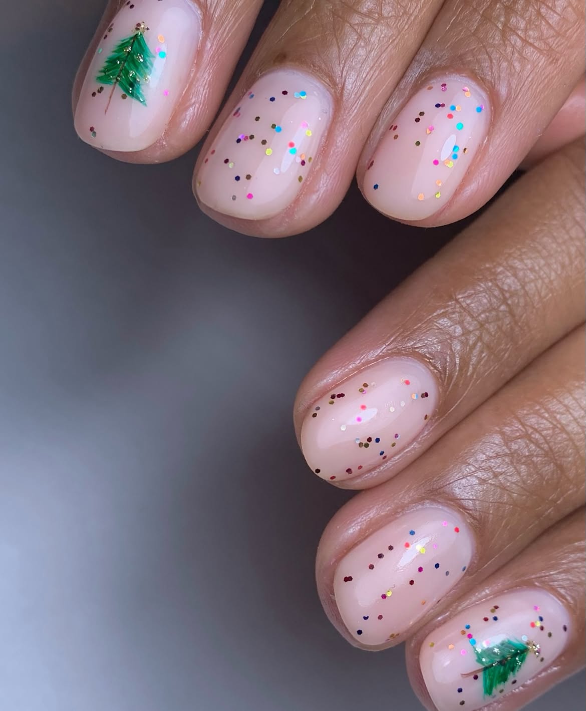 Sparkling Christmas Tree Accent Nails