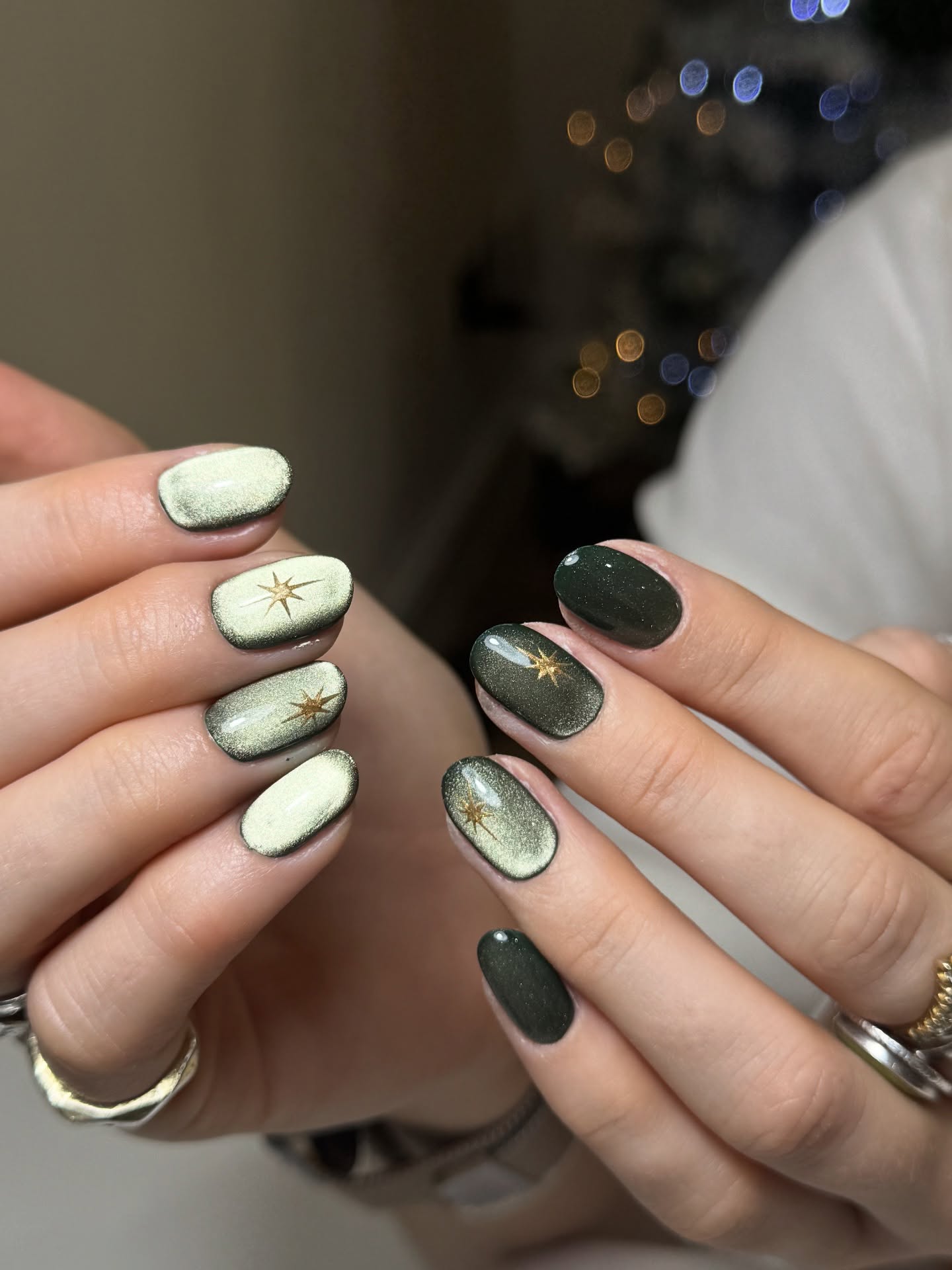 Sparkling Gold Star Cat Eye Oval Nails