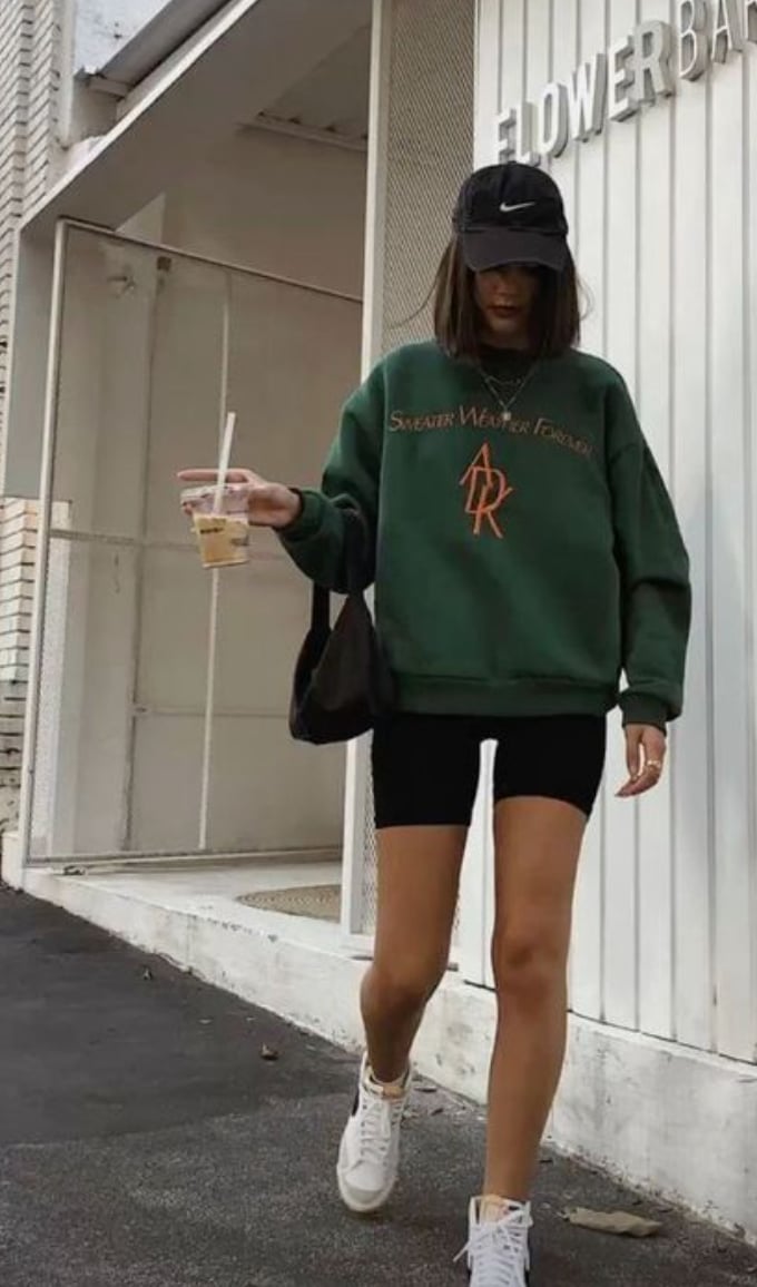 Green Graphic Sweatshirt With Biker Shorts Green Graphic Sweatshirt With Biker Shorts — Sporty Outfits