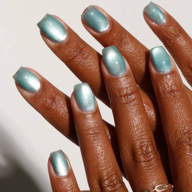 Light Blue Turquoise Cat-Eye Square Nails Light Blue Turquoise Cat-Eye Square Nails