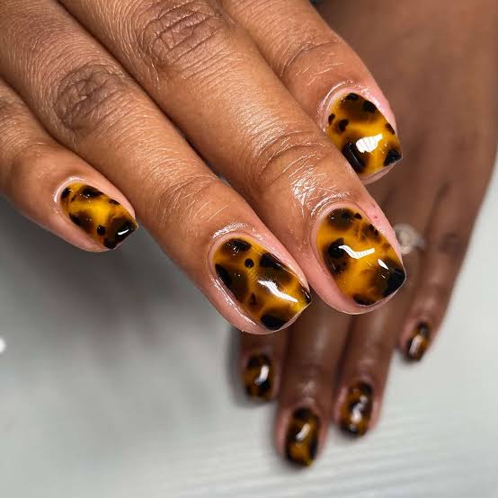 Glossy Tortoiseshell Pattern Square Nails Glossy Tortoiseshell Pattern Square Nails