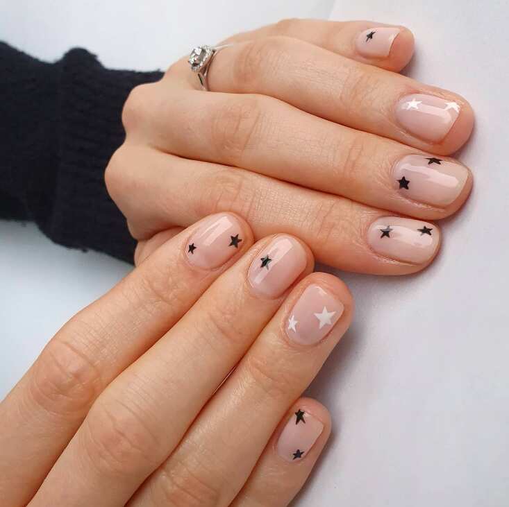 Short Almond Nude with Black and White Stars Short Almond Nude with Black and White Stars — Star Nails