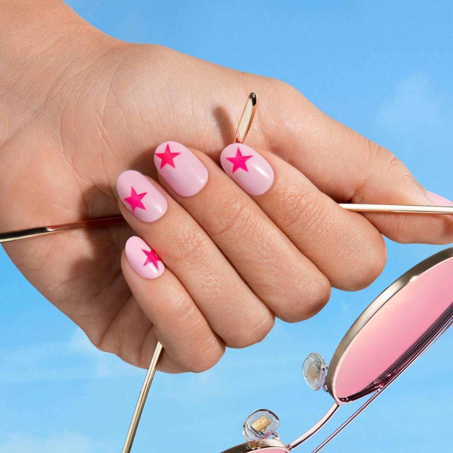 Short Oval Light Pink with Hot Pink Stars Short Oval Light Pink with Hot Pink Stars — Star Nails
