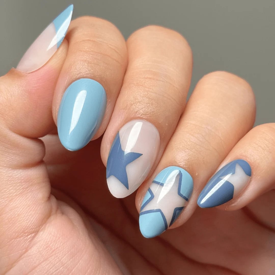 Medium Sharp Almond Light Blue with White Stars, острый миндаль Medium Sharp Almond Light Blue with White Stars, острый миндаль — Star Nails