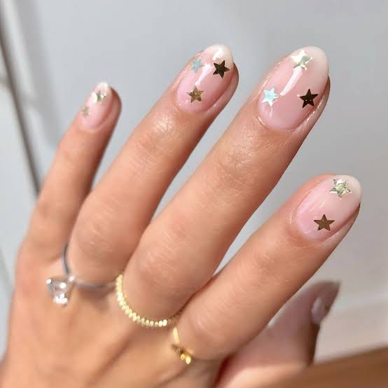 Medium Almond Nude with Gold and Silver Stars Medium Almond Nude with Gold and Silver Stars — Star Nails