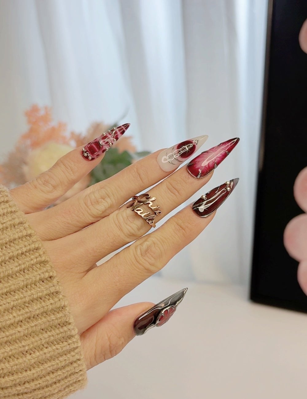 Long Stiletto Dark Red Chrome Glitter Long Stiletto Dark Red Chrome Glitter — Stiletto Nails