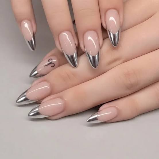 Long Stiletto Chrome French Tip Nails Long Stiletto Chrome French Tip Nails — Stiletto Nails