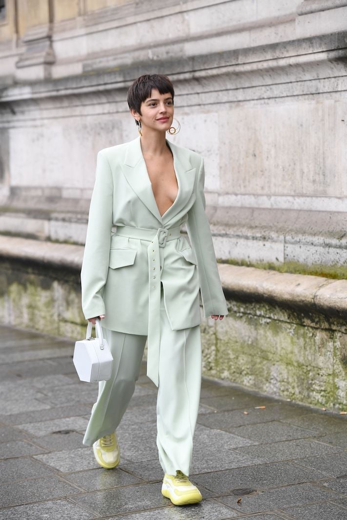 Oversized mint green suit with yellow sneakers Oversized mint green suit with yellow sneakers — Street Style Outfits