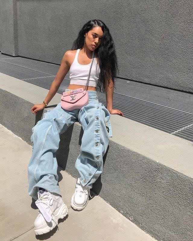 White Crop Top With Baggy Jeans White Crop Top With Baggy Jeans — Streetwear Outfits