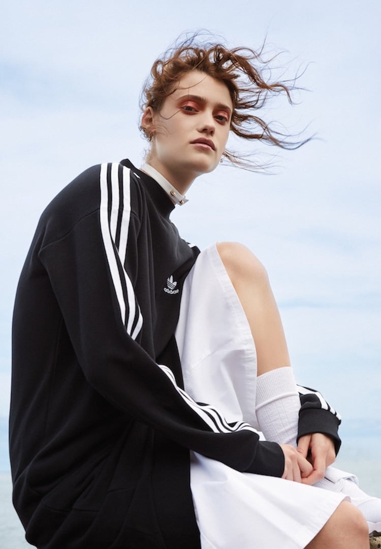 Oversized Crewneck Sweatshirt Over Pleated Dress Oversized Crewneck Sweatshirt Over Pleated Dress — Streetwear Outfits