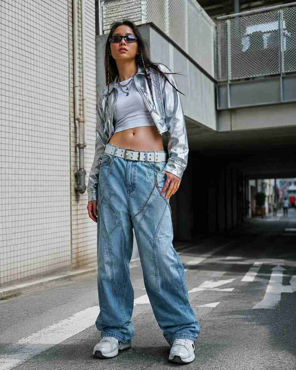 Silver Metallic Jacket With Wide-Leg Jeans Silver Metallic Jacket With Wide-Leg Jeans — Streetwear Outfits