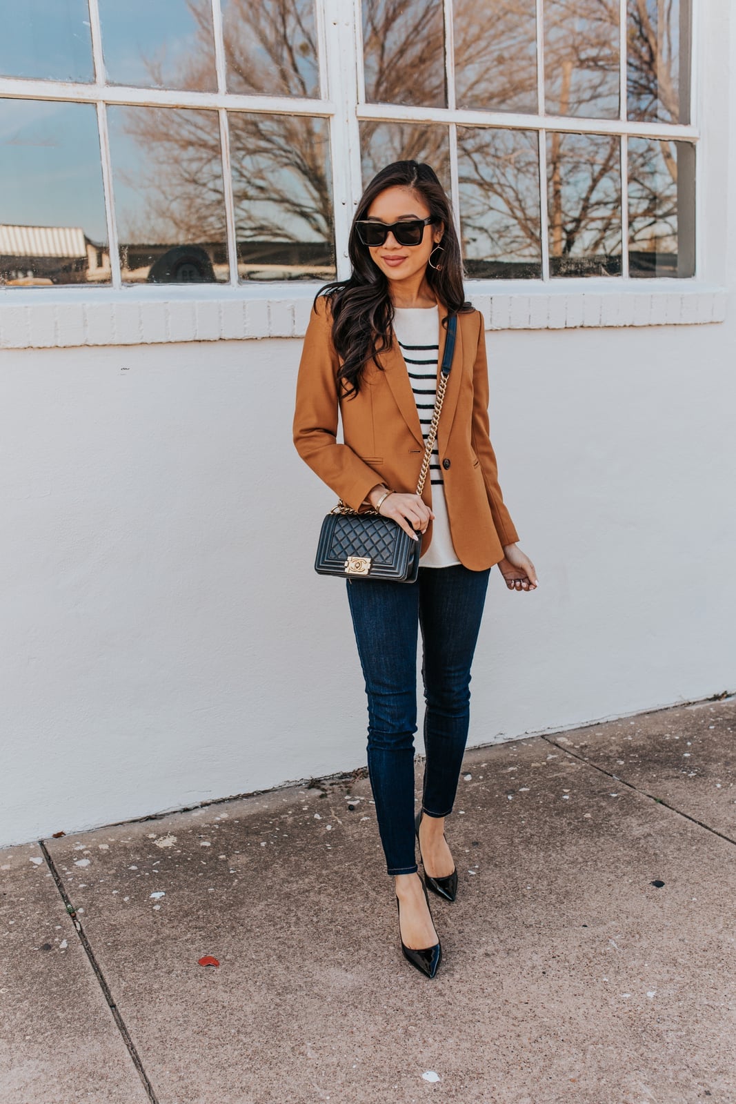 Striped knit top under camel blazer with skinny jeans Striped knit top under camel blazer with skinny jeans — Sweater Outfits for Women