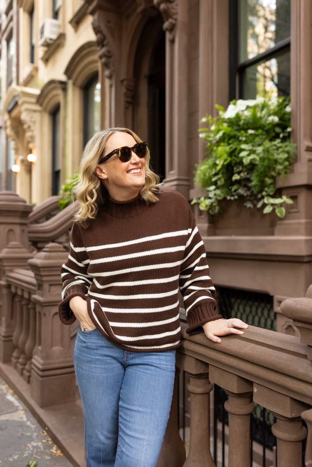Brown and white striped knit sweater with straight-leg jeans Brown and white striped knit sweater with straight-leg jeans — Sweater Outfits for Women