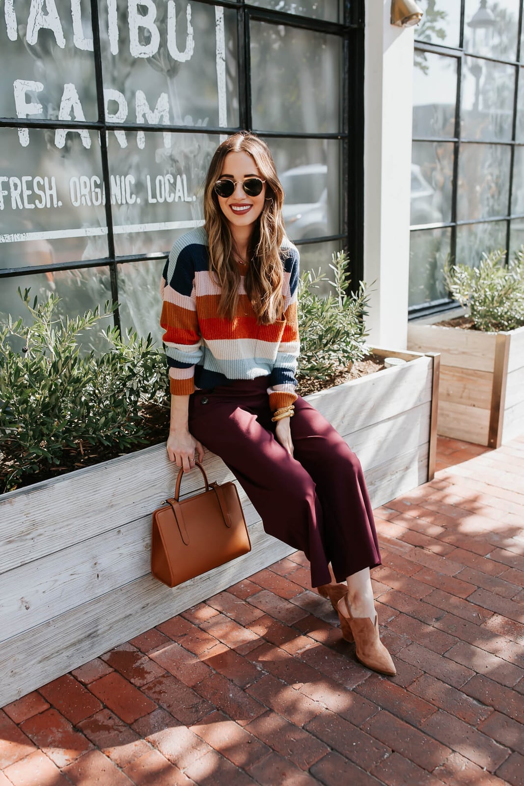 Colorful striped sweater with burgundy wide-leg pants Colorful striped sweater with burgundy wide-leg pants — Sweater Outfits for Women