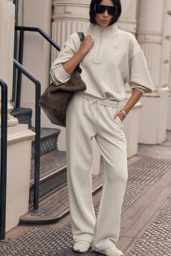 Cream wide-leg sweatpants with quarter-zip Cream wide-leg sweatpants with quarter-zip — Sweatpants Outfits