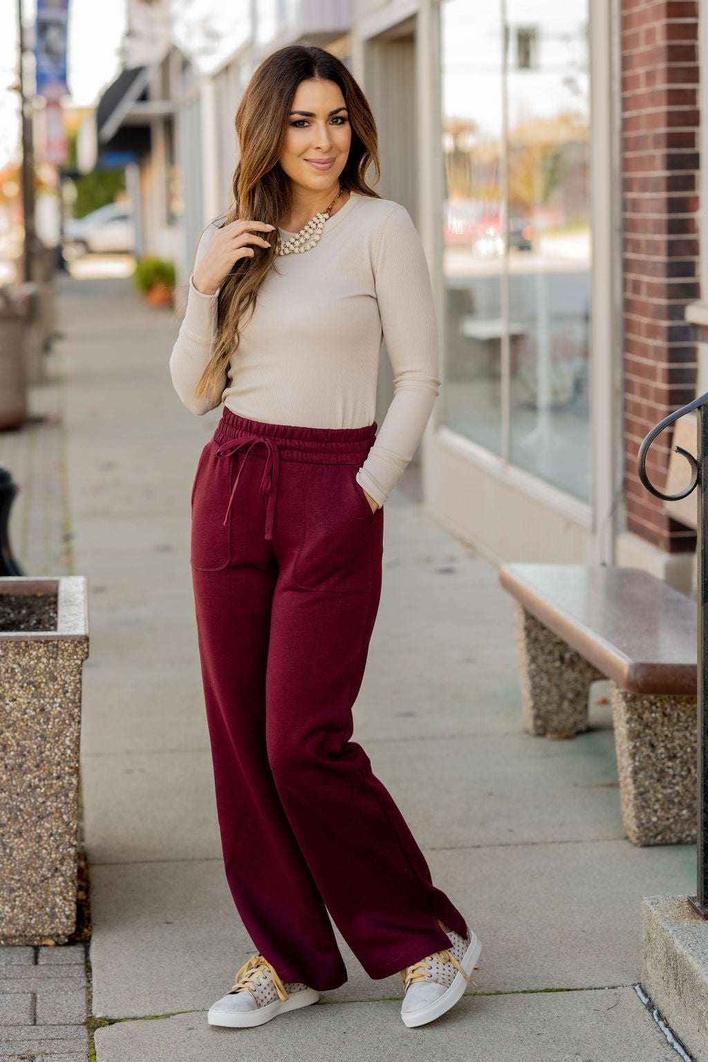 Burgundy sweatpants with patterned sneakers Burgundy sweatpants with patterned sneakers — Sweatpants Outfits