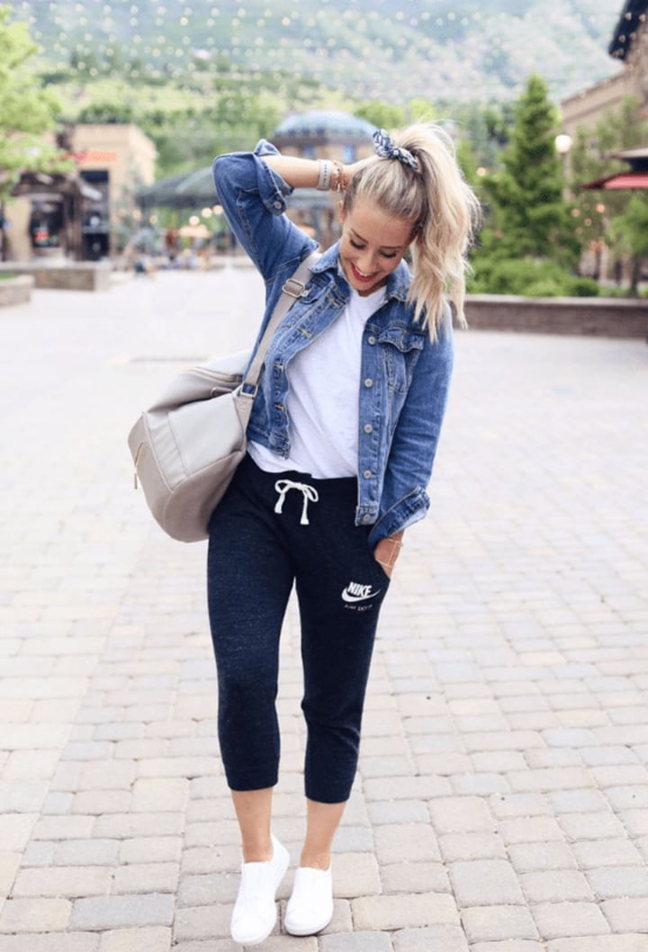 Dark blue cropped sweatpants with denim jacket Dark blue cropped sweatpants with denim jacket — Sweatpants Outfits