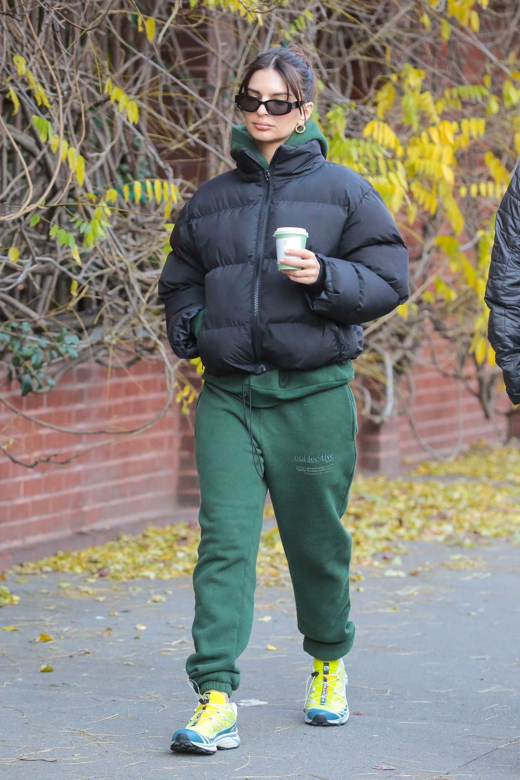 Green sweatpants with puffer jacket and trail shoes Green sweatpants with puffer jacket and trail shoes — Sweatpants Outfits