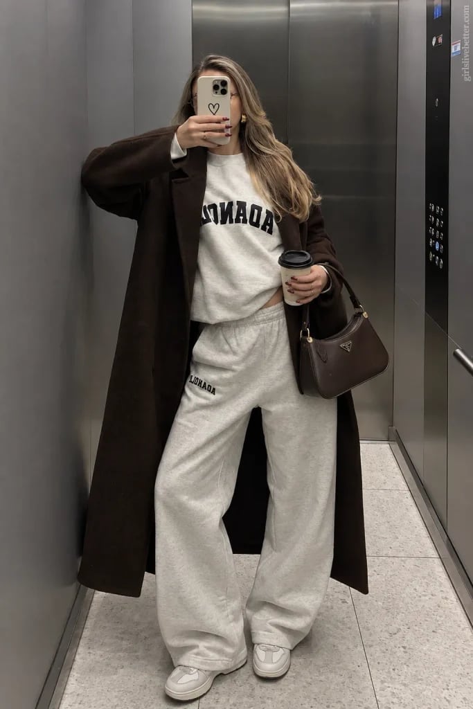 Light gray sweatpants with dark wool coat Light gray sweatpants with dark wool coat — Sweatpants Outfits