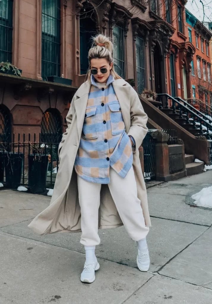 Gray sweatpants with leather blazer and combat boots, Necklace Gray sweatpants with leather blazer and combat boots, Necklace — Sweatpants Outfits