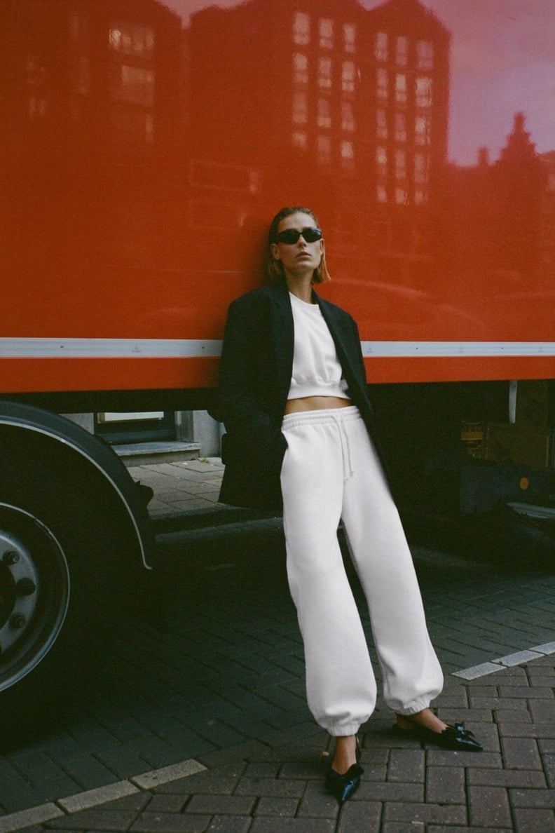 White balloon-leg sweatpants with black blazer White balloon-leg sweatpants with black blazer — Sweatpants Outfits