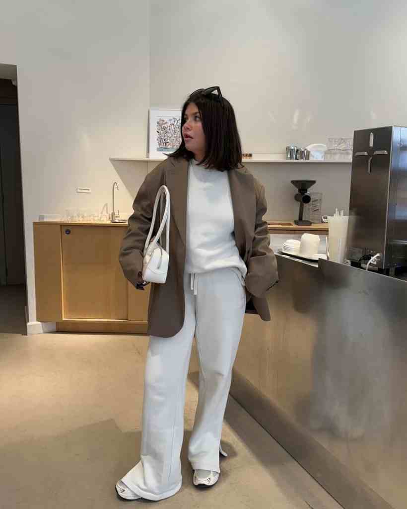 White wide-leg sweatpants with oversized blazer White wide-leg sweatpants with oversized blazer — Sweatpants Outfits