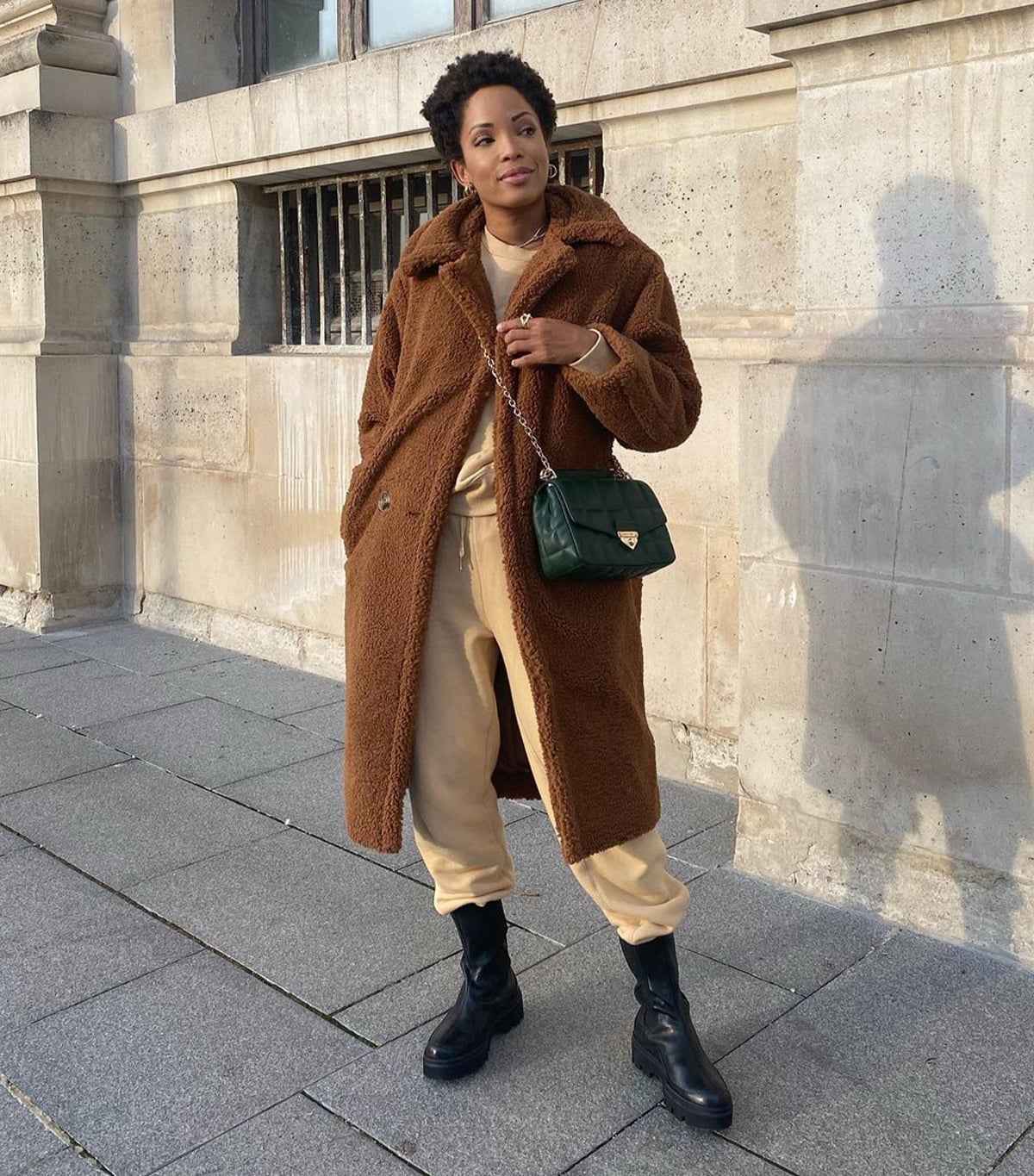Beige sweatpants with teddy coat and boots, Relaxed Fit Beige sweatpants with teddy coat and boots, Relaxed Fit — Sweatpants Outfits
