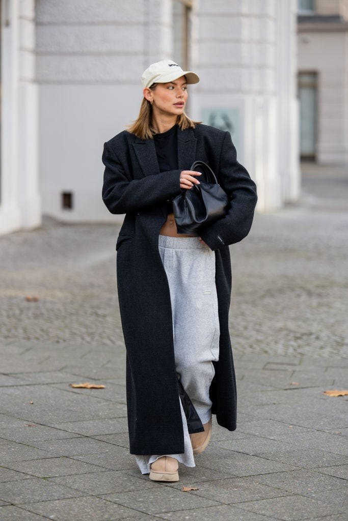 Gray sweatpants with charcoal coat and cap, Beige Slip-On Shoes Gray sweatpants with charcoal coat and cap, Beige Slip-On Shoes — Sweatpants Outfits
