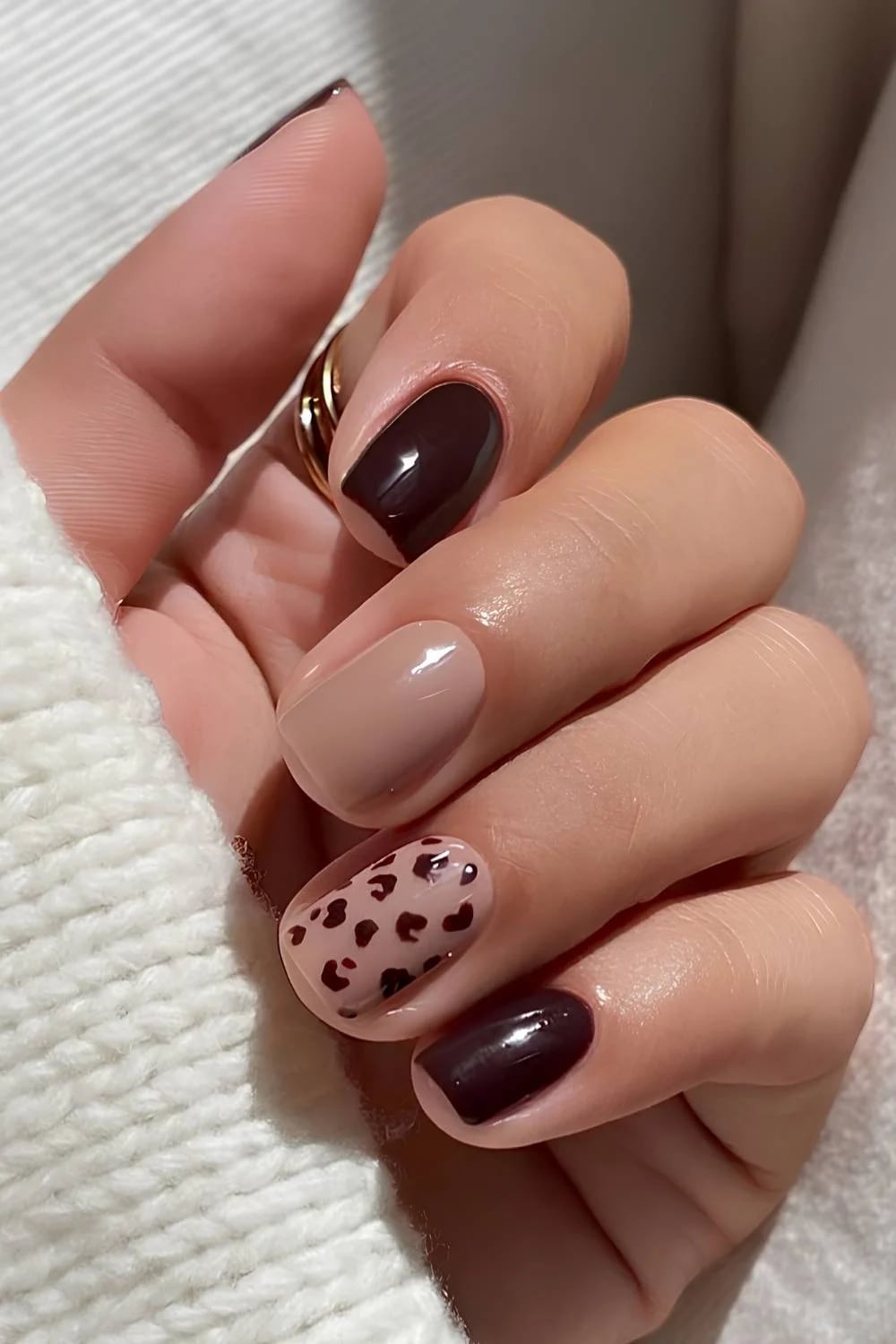 Leopard Print Accent Short Square Nails Leopard Print Accent Short Square Nails — Tan Nails