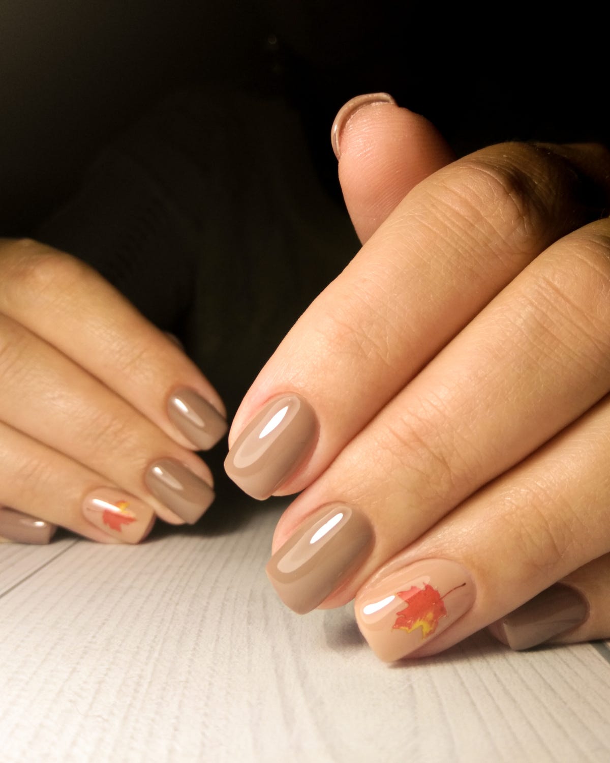 Tan Beige Nails with Autumn Leaf Motif Tan Beige Nails with Autumn Leaf Motif — Tan Nails