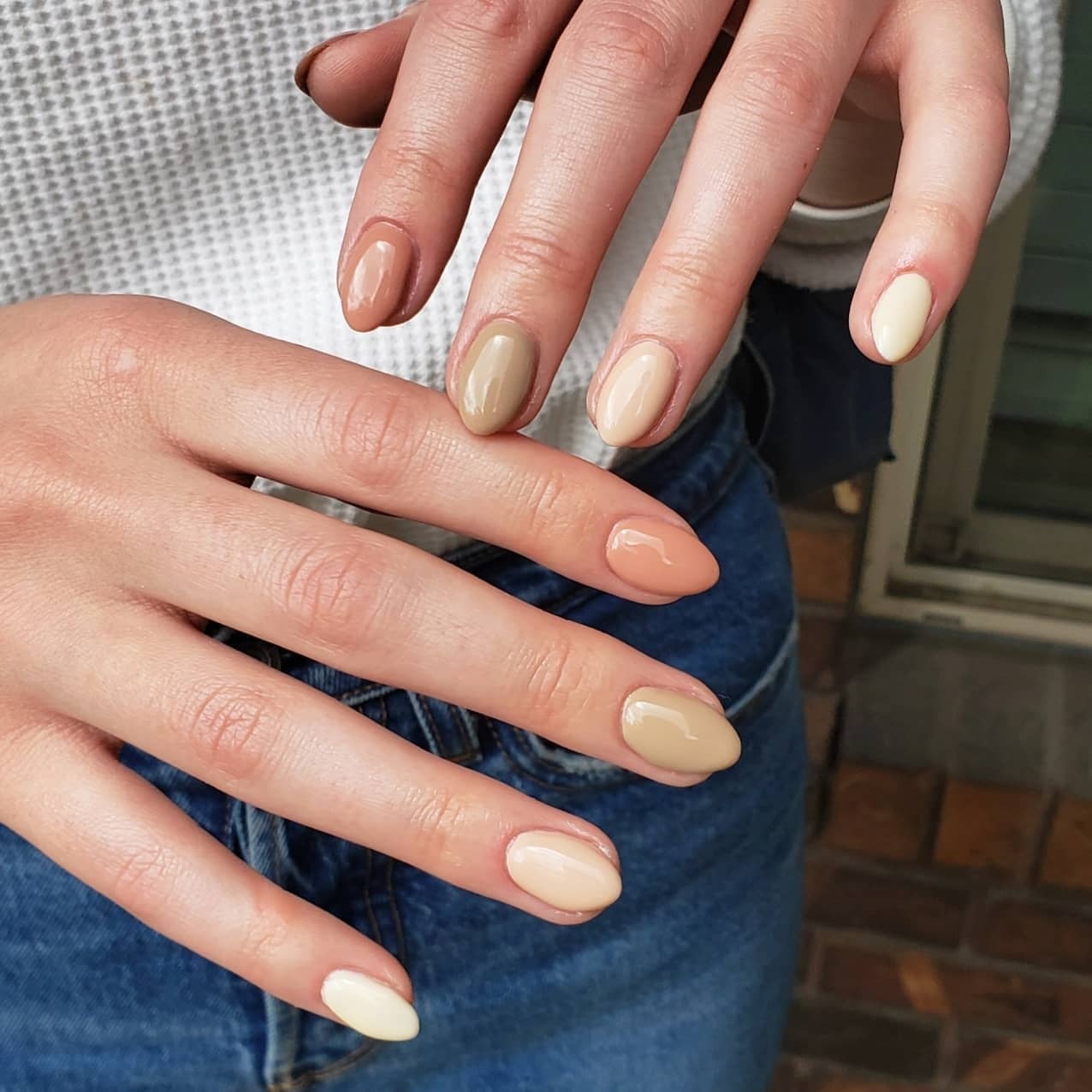 Variety of Glossy Nude and Tan Short Oval Nails Variety of Glossy Nude and Tan Short Oval Nails — Tan Nails