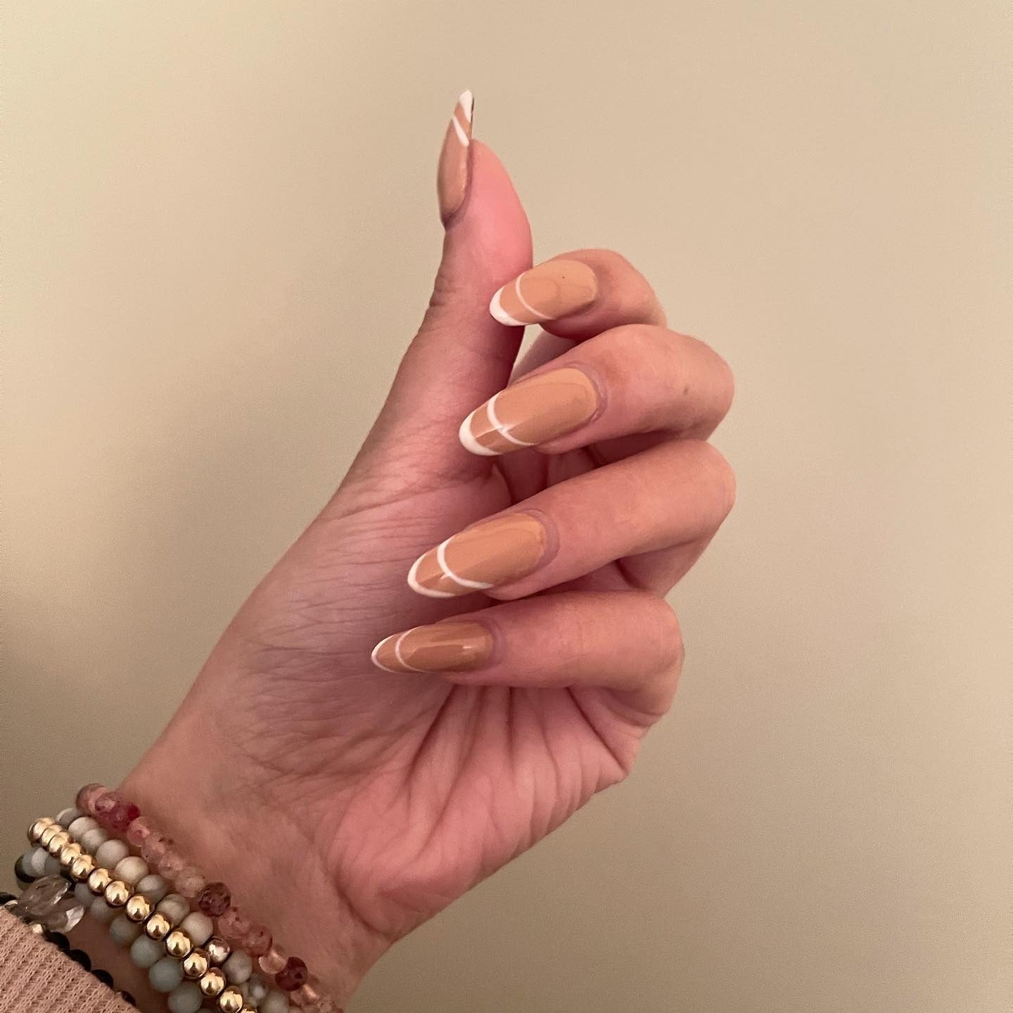 Cohesive Tan Shades Short Oval Nails Cohesive Tan Shades Short Oval Nails — Tan Nails