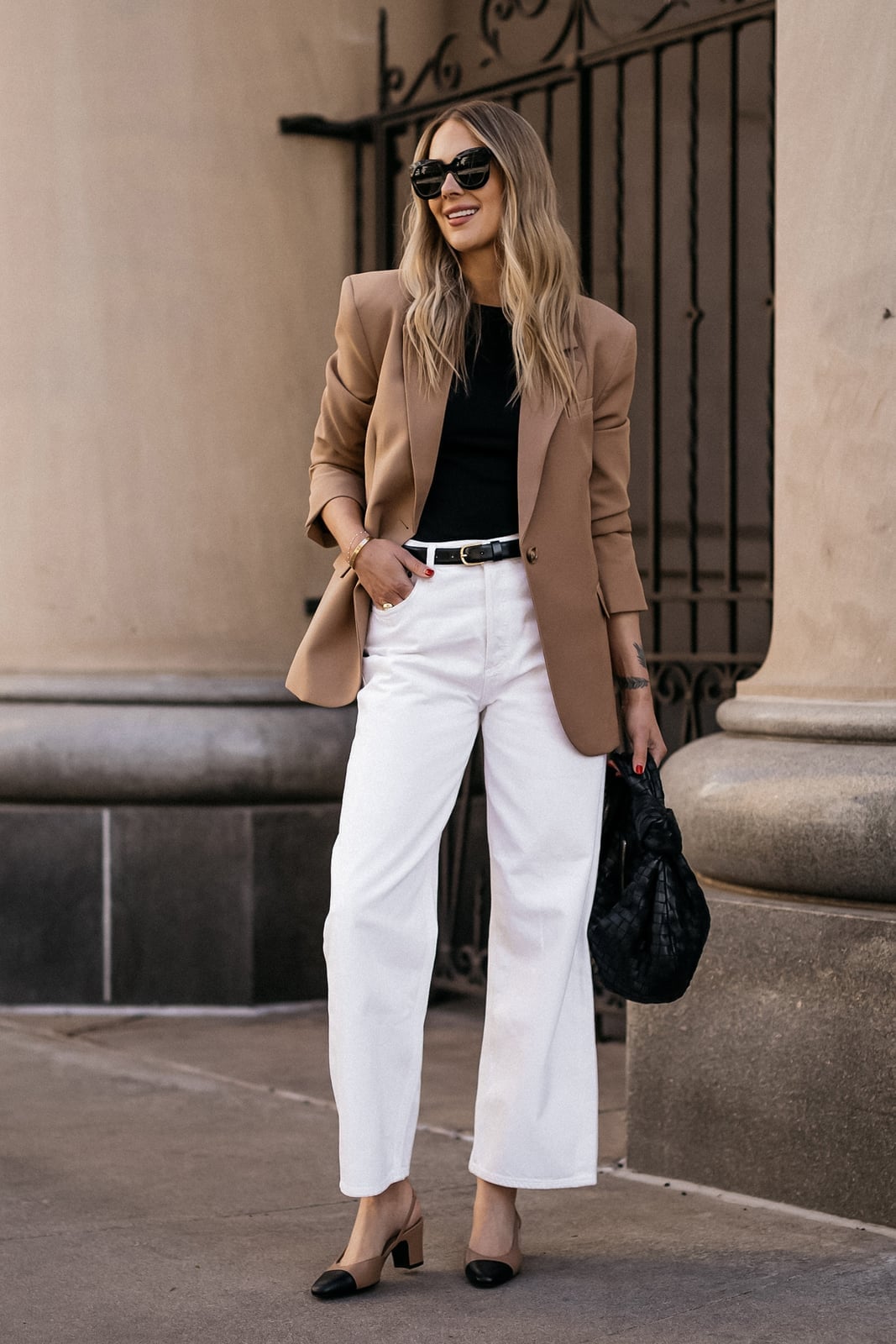 Oversized Tan Blazer With Black Tee And White Jeans Oversized Tan Blazer With Black Tee And White Jeans — Tan Outfits