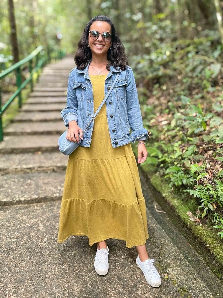 Maxi dress and denim jacket for a casual look Maxi dress and denim jacket for a casual look — Teacher Outfits