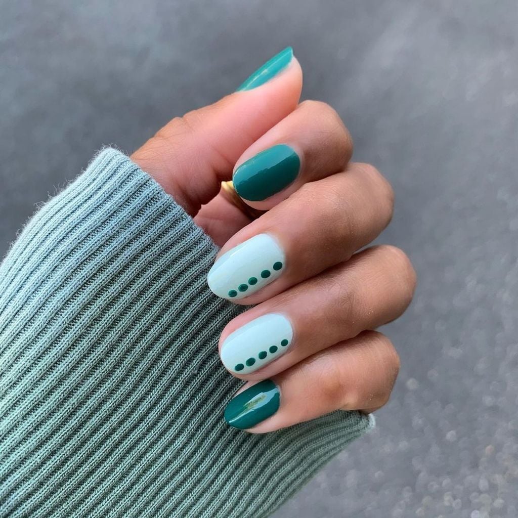 Short Oval Teal Dot Nails Short Oval Teal Dot Nails — Teal Nails