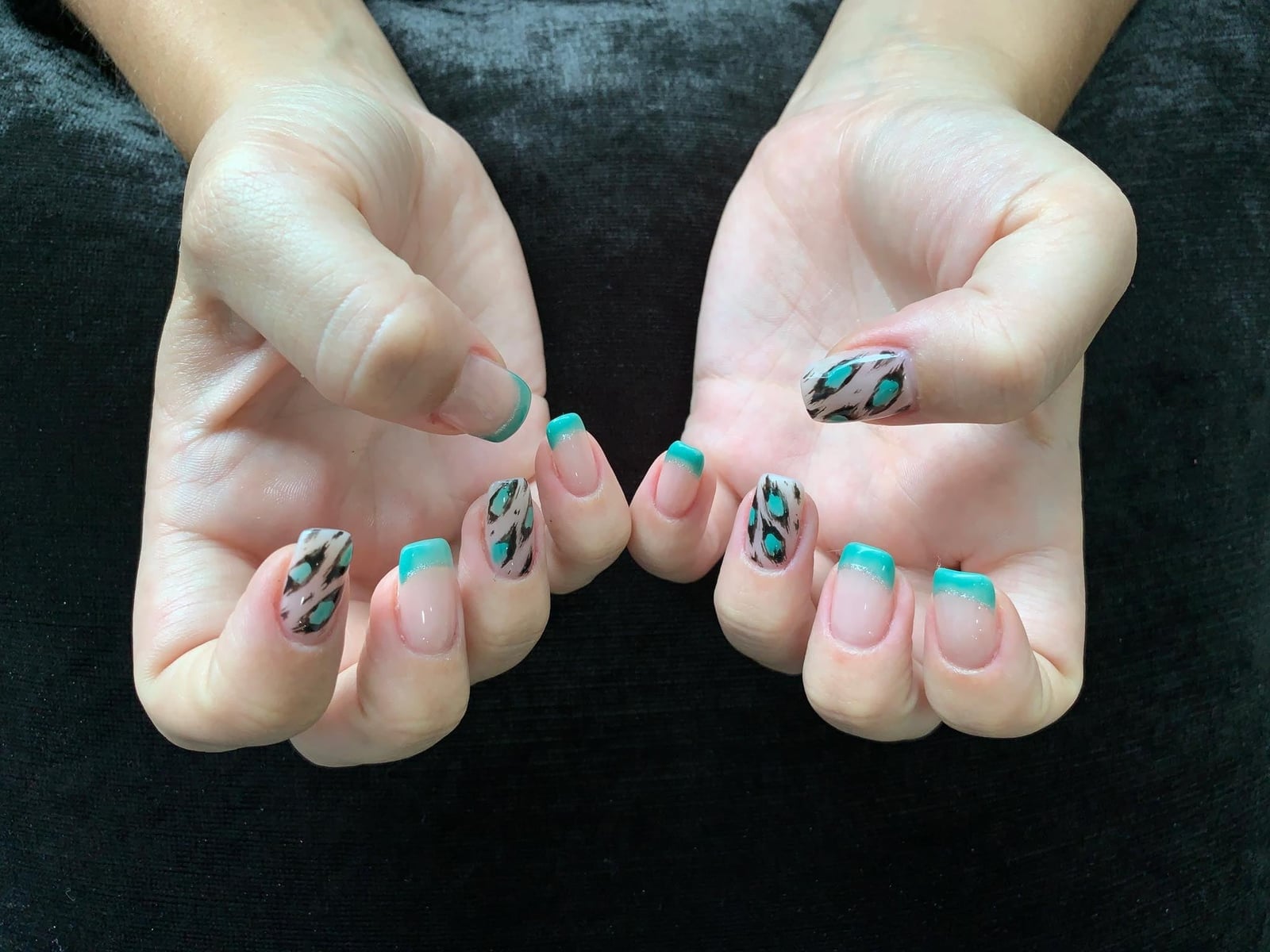 Glossy Gradient Teal Stiletto Nails Glossy Gradient Teal Stiletto Nails — Teal Nails