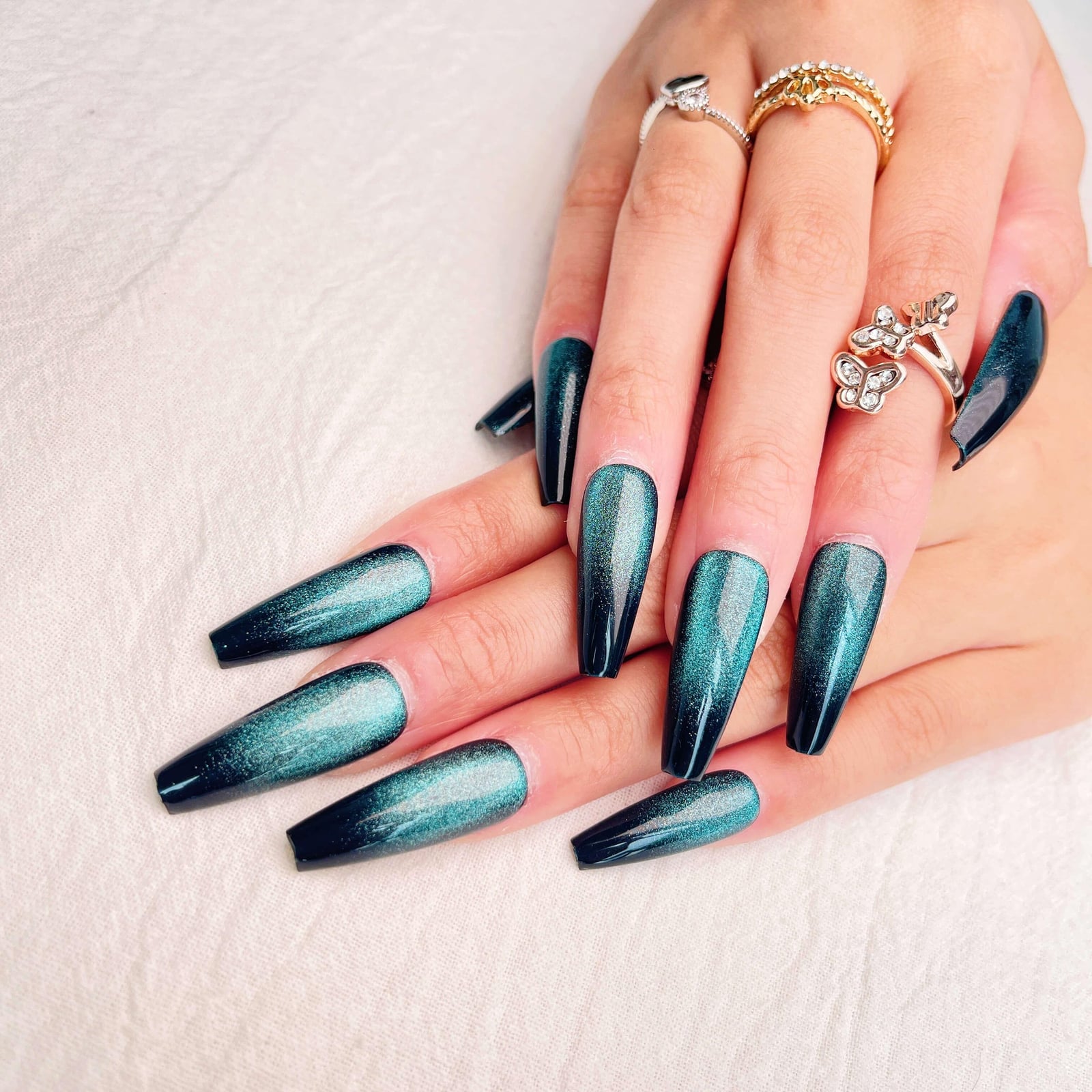 Glitter Gradient Black to Teal Coffin Nails Glitter Gradient Black to Teal Coffin Nails — Teal Nails