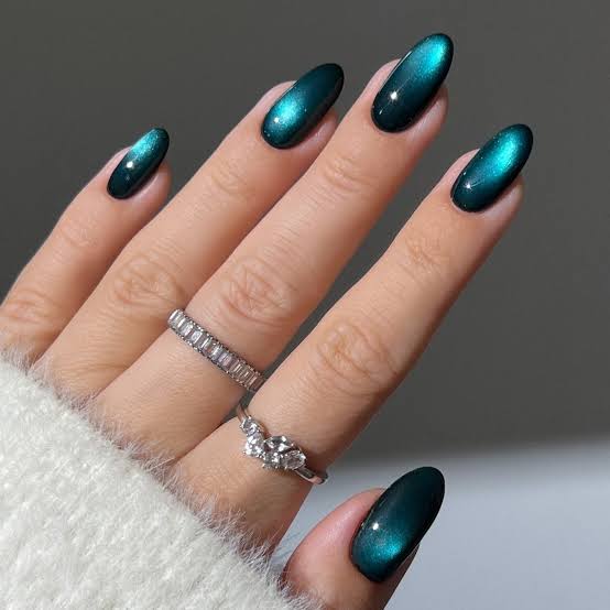 Glossy Cat Eye Medium Almond Teal Nails Glossy Cat Eye Medium Almond Teal Nails