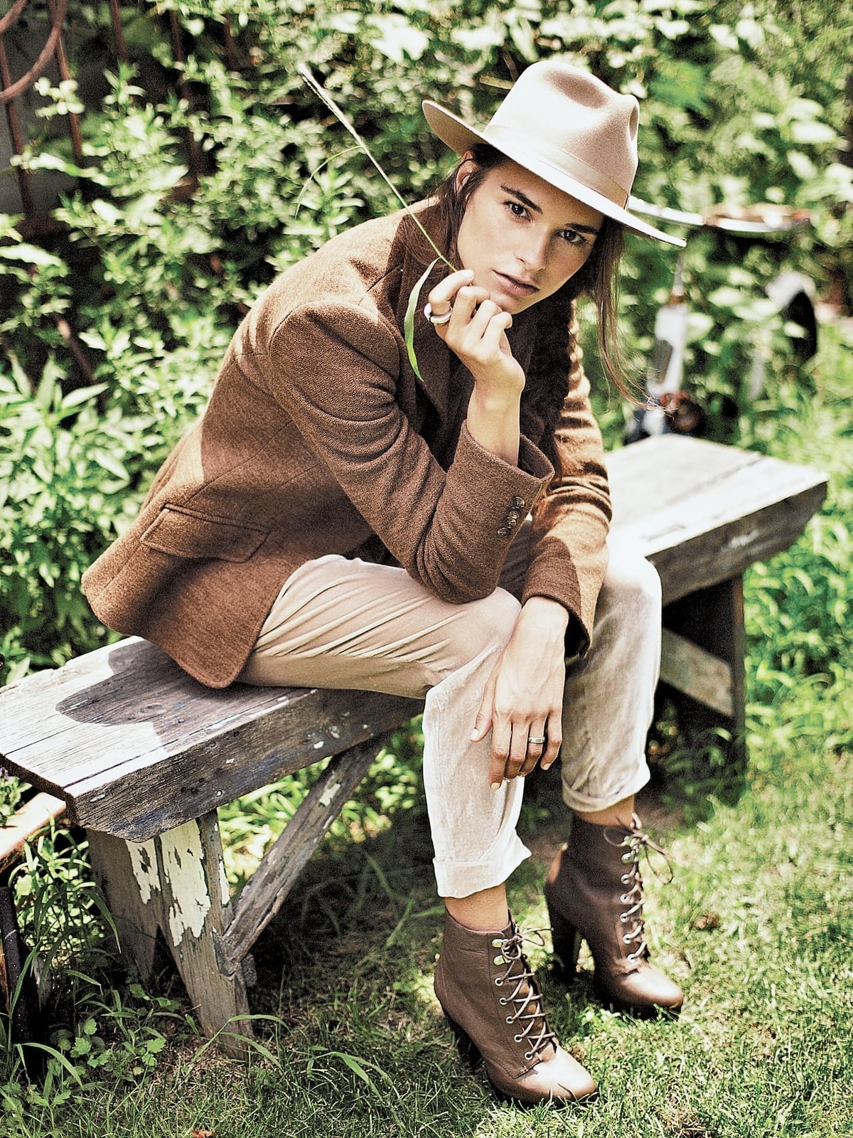 Tweed Blazer With Beige Trousers And Fedora Tweed Blazer With Beige Trousers And Fedora — Tomboy Outfits