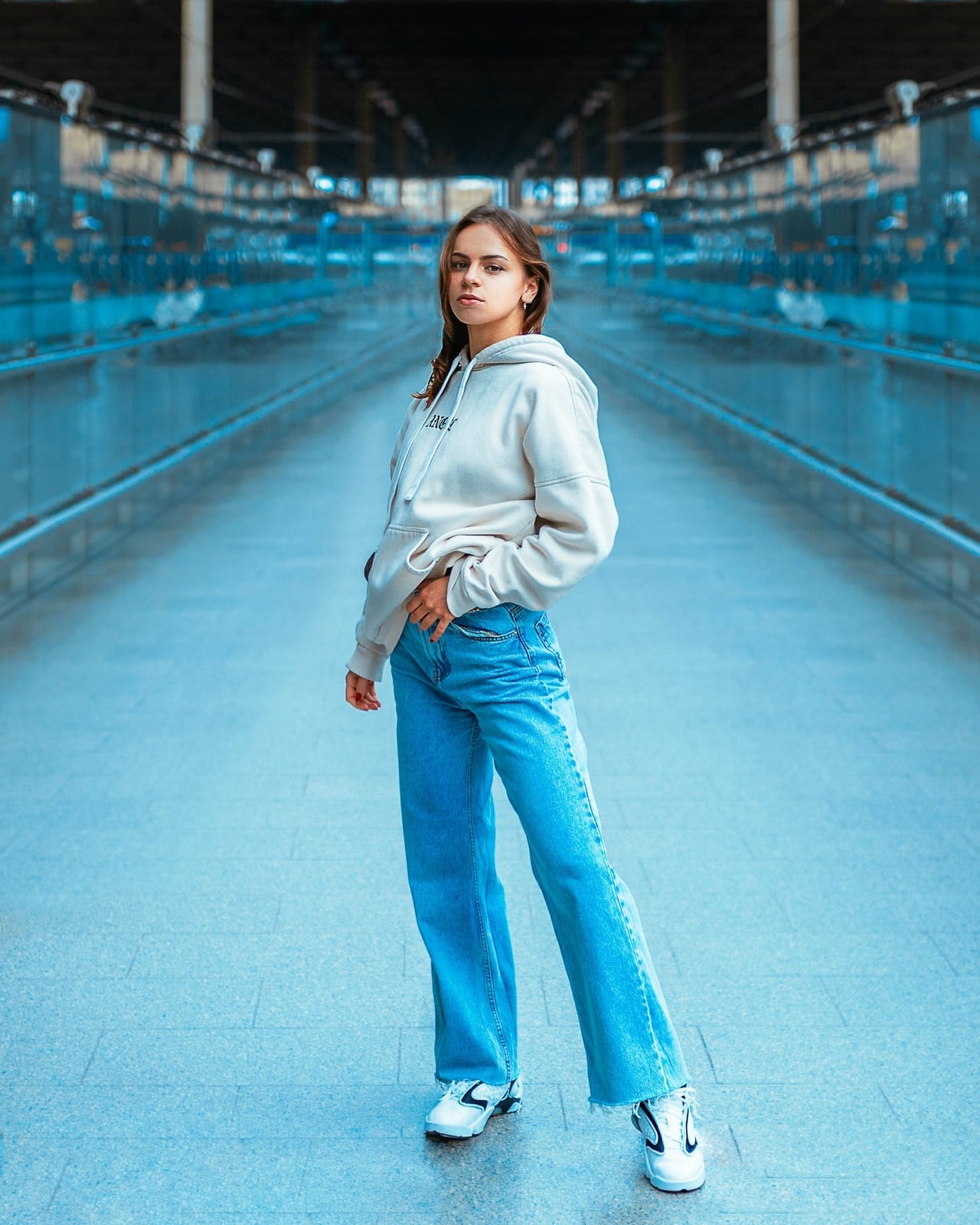 Cream Hoodie With Light Blue Wide Leg Jeans Cream Hoodie With Light Blue Wide Leg Jeans — Tomboy Outfits