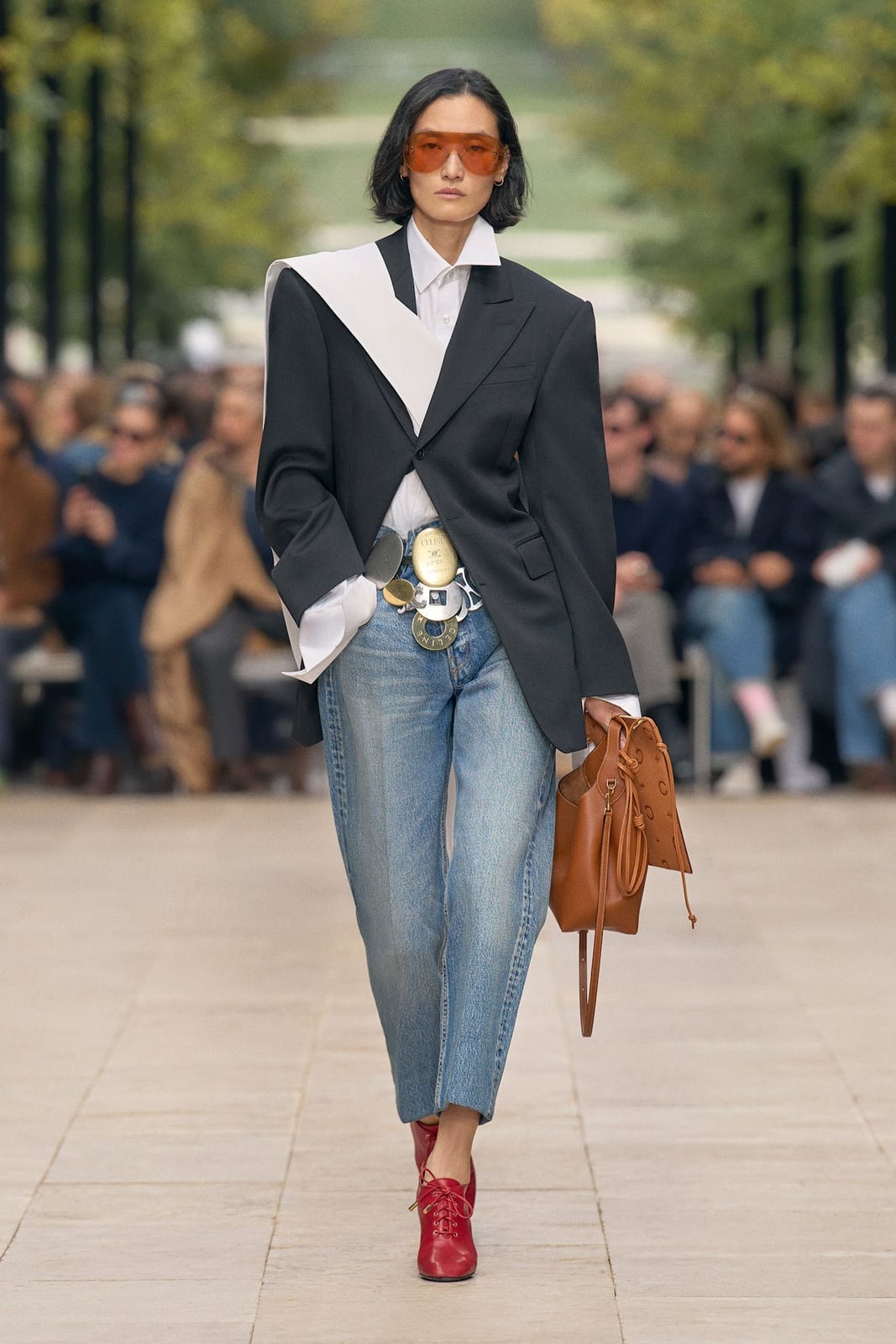 Oversized blazer and wide leg jeans with statement belt Oversized blazer and wide leg jeans with statement belt — Trendy Outfits